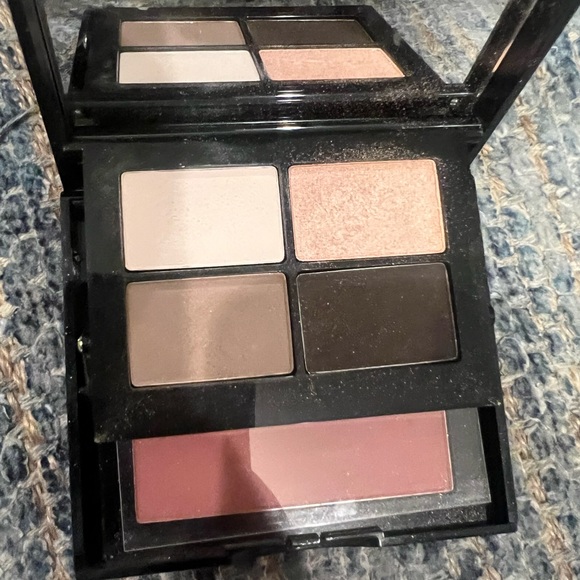 Bobbi Brown Limited Edition City Collection New York Palette - Picture 4 of 5